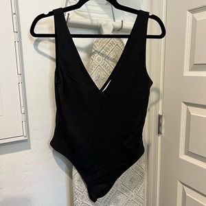 Aritzia Babaton Contour V-Neck Bodysuit